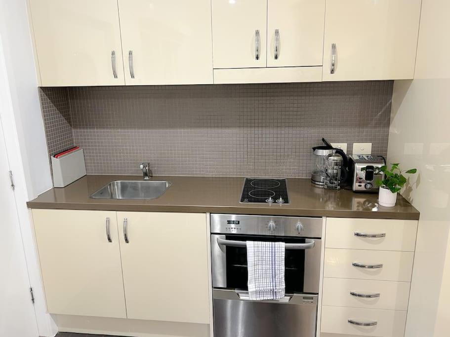 East Melbourne Unit With Courtyard Διαμέρισμα Εξωτερικό φωτογραφία