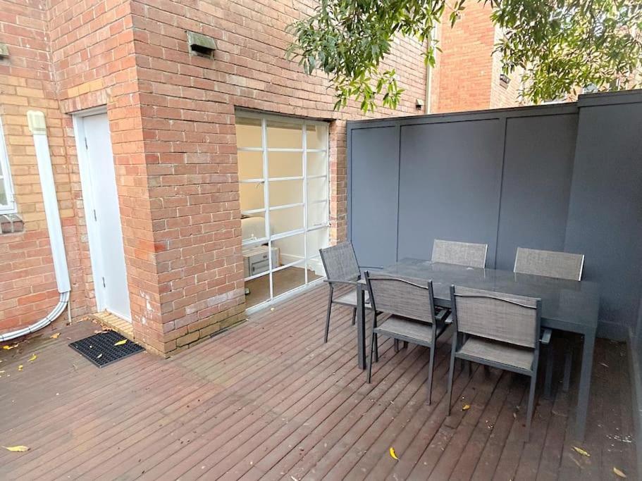 East Melbourne Unit With Courtyard Διαμέρισμα Εξωτερικό φωτογραφία