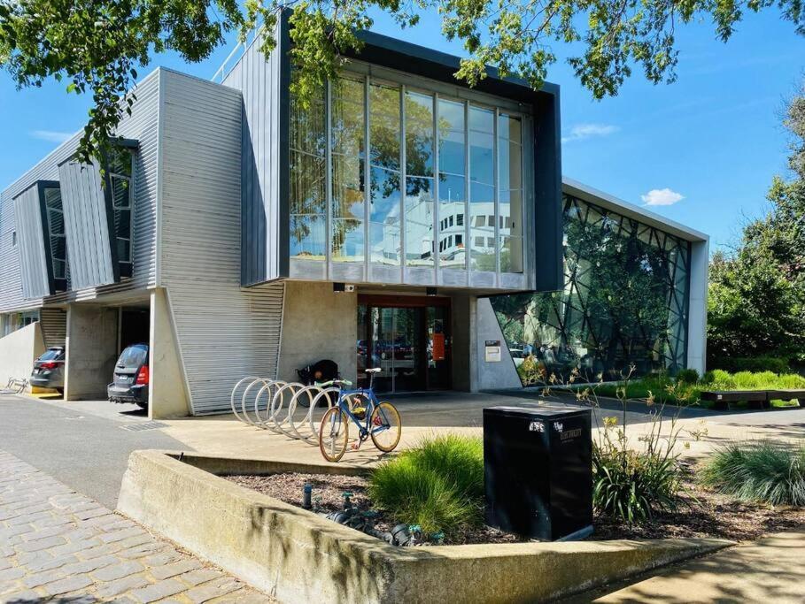 East Melbourne Unit With Courtyard Διαμέρισμα Εξωτερικό φωτογραφία
